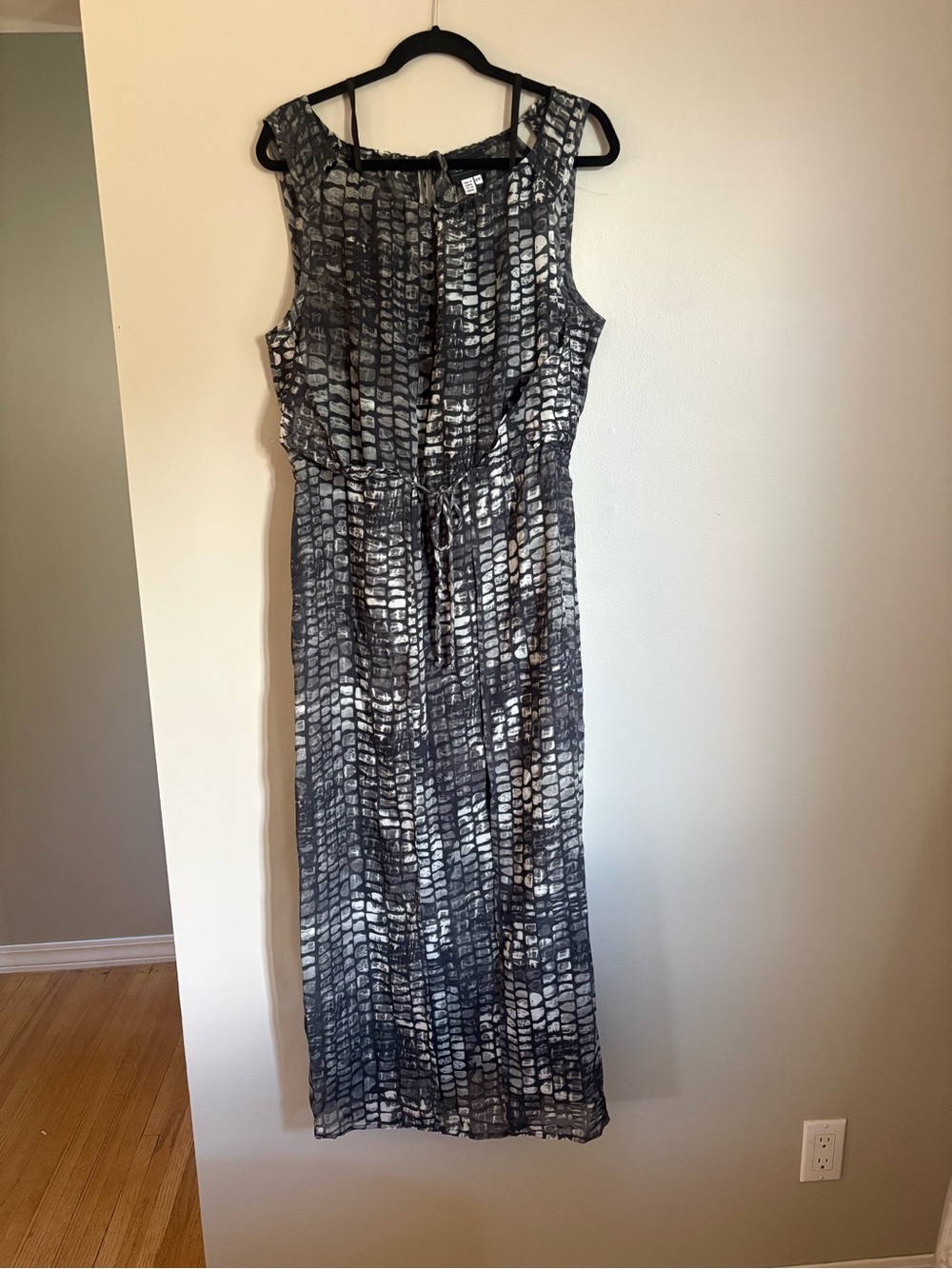 Sleeveless Black & Gray Patterned Maxi Dress